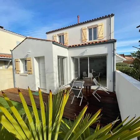 Holiday home Charmante Maison Au Coeur Du Village De *